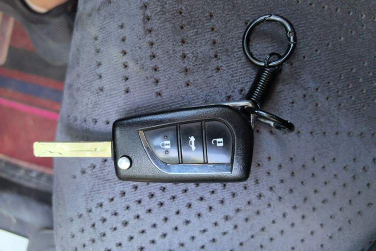 Used Toyota RAV4 2015 2.0L CVT Two-Wheel Drive Fashion Edition Vehicle Key