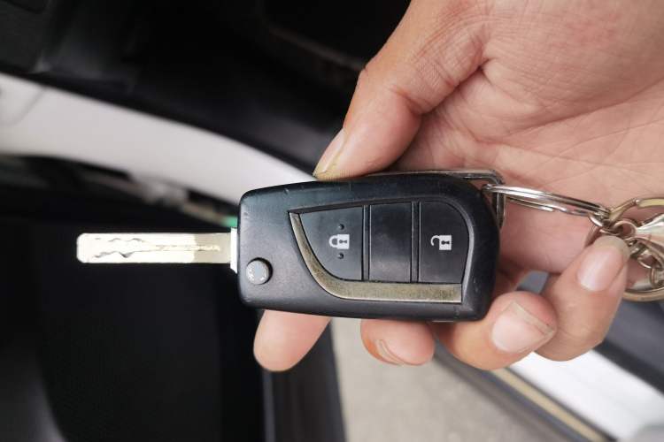 Used Toyota RAV4 2015 2.0L CVT Two-Wheel Drive Fashion Edition Vehicle Key