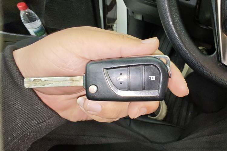 Used Toyota RAV4 2015 2.0L CVT Two-Wheel Drive Fashion Edition Vehicle Key