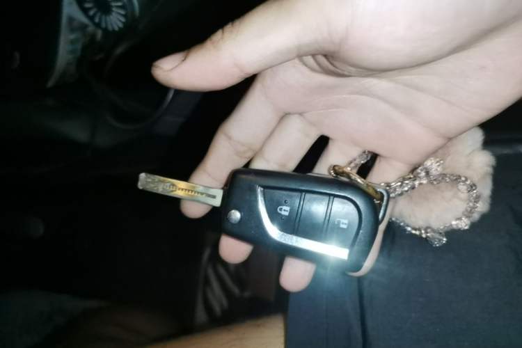 Used Toyota RAV4 2015 2.0L CVT Two-Wheel Drive Fashion Edition Vehicle Key