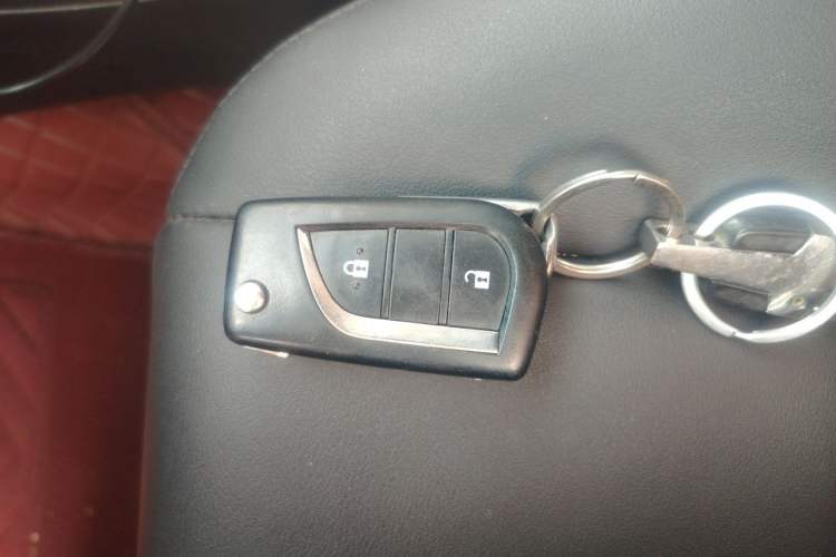 Used Toyota RAV4 2015 2.0L CVT Two-Wheel Drive Fashion Edition Vehicle Key