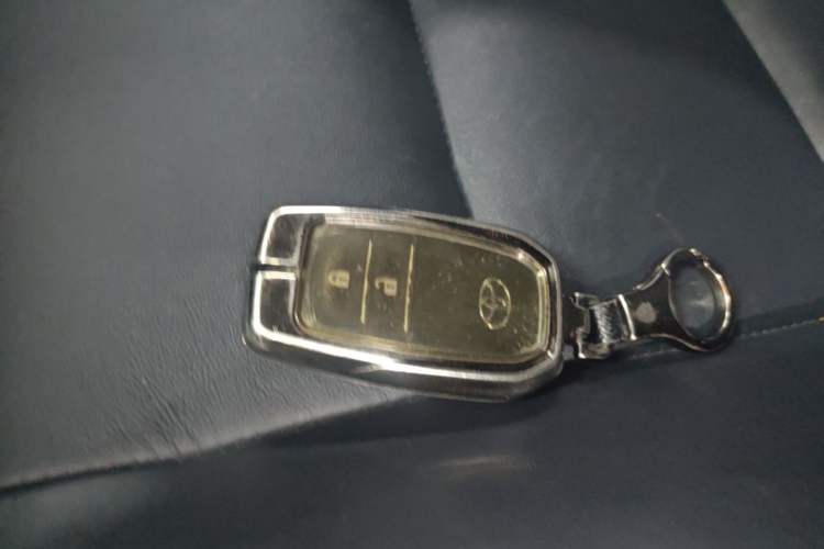 Used Toyota RAV4 2015 2.5L Automatic 4x4 Elite Edition Vehicle Key