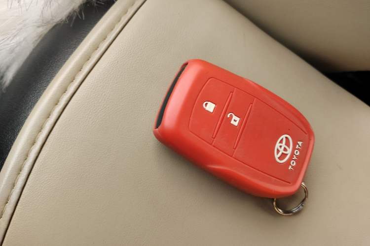 Used Toyota RAV4 2015 2.0L CVT Four-Wheel Drive New Edition Vehicle Key