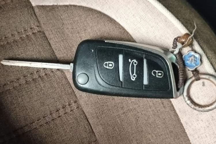 Used Toyota RAV4 2015 2.0L Manual Two-Wheel Drive Urban Edition Vehicle Key