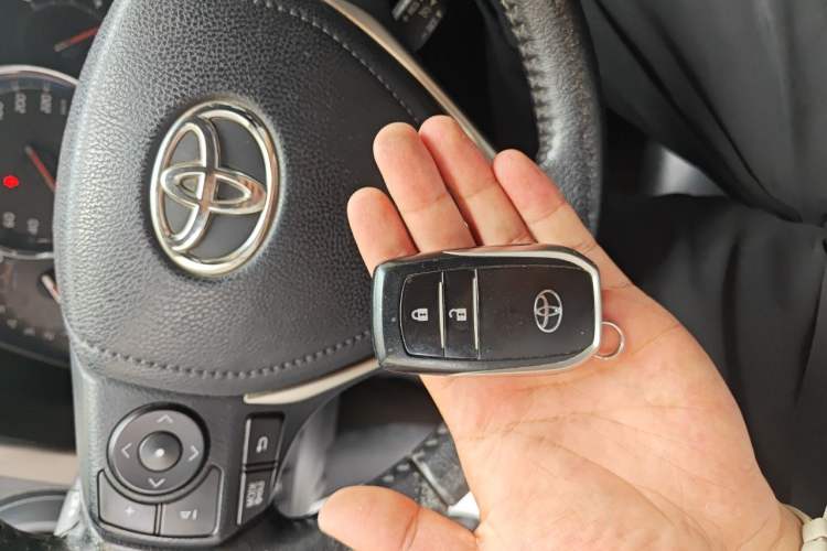 Used Toyota RAV4 2015 2.0L CVT Four-Wheel Drive New Edition Vehicle Key