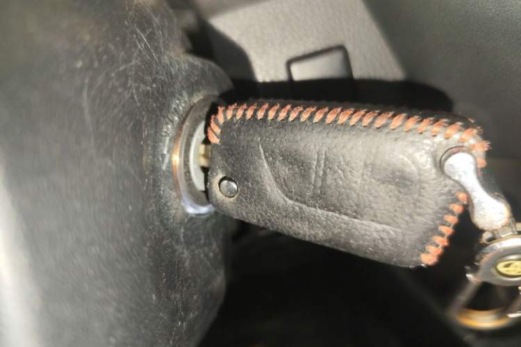 Used Toyota RAV4 2015 2.0L CVT Two-Wheel Drive Fashion Edition Vehicle Key