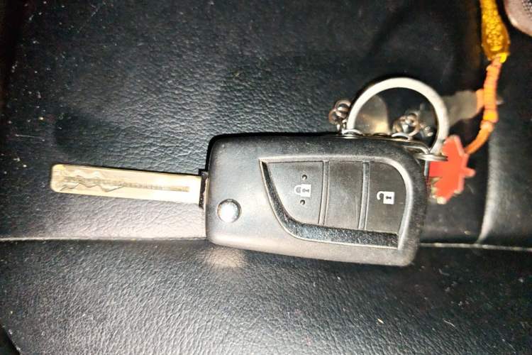 Used Toyota RAV4 2015 2.0L CVT Two-Wheel Drive Fashion Edition Vehicle Key