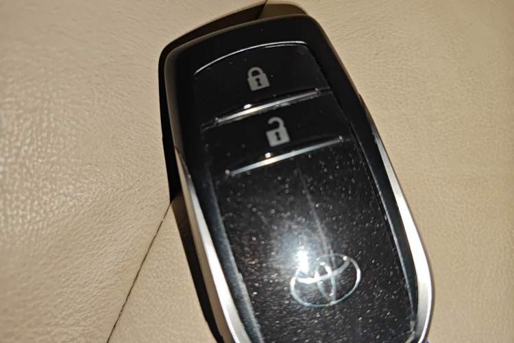 Used Toyota RAV4 2015 2.5L Automatic 4x4 Elite Edition Vehicle Key
