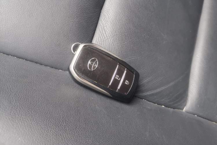 Used Toyota RAV4 2015 2.5L Automatic 4x4 Elite Edition Vehicle Key