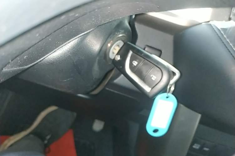 Used Toyota RAV4 2015 2.0L CVT Two-Wheel Drive Fashion Edition Vehicle Key