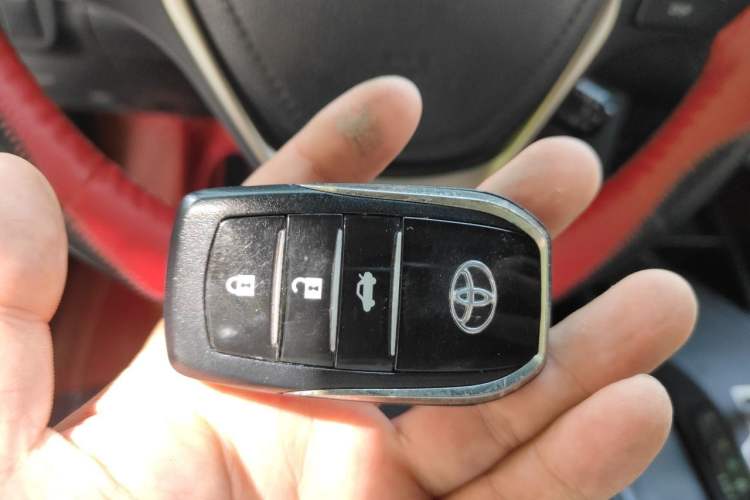 Used Toyota RAV4 2015 2.5L Automatic 4x4 Elite Edition Vehicle Key