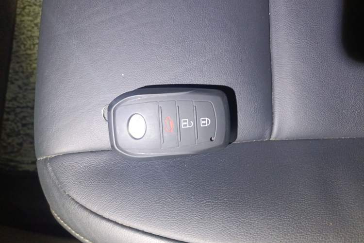 Used Toyota RAV4 2015 2.0L CVT Four-Wheel Drive New Edition Vehicle Key