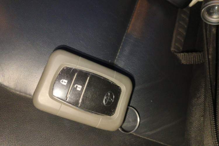 Used Toyota RAV4 2015 2.5L Automatic 4x4 Elite Edition Vehicle Key