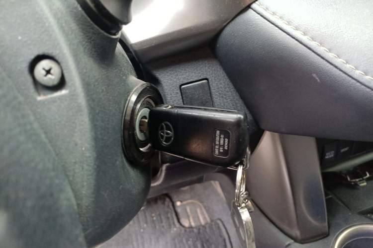 Used Toyota RAV4 2015 2.0L CVT Two-Wheel Drive Fashion Edition Vehicle Key