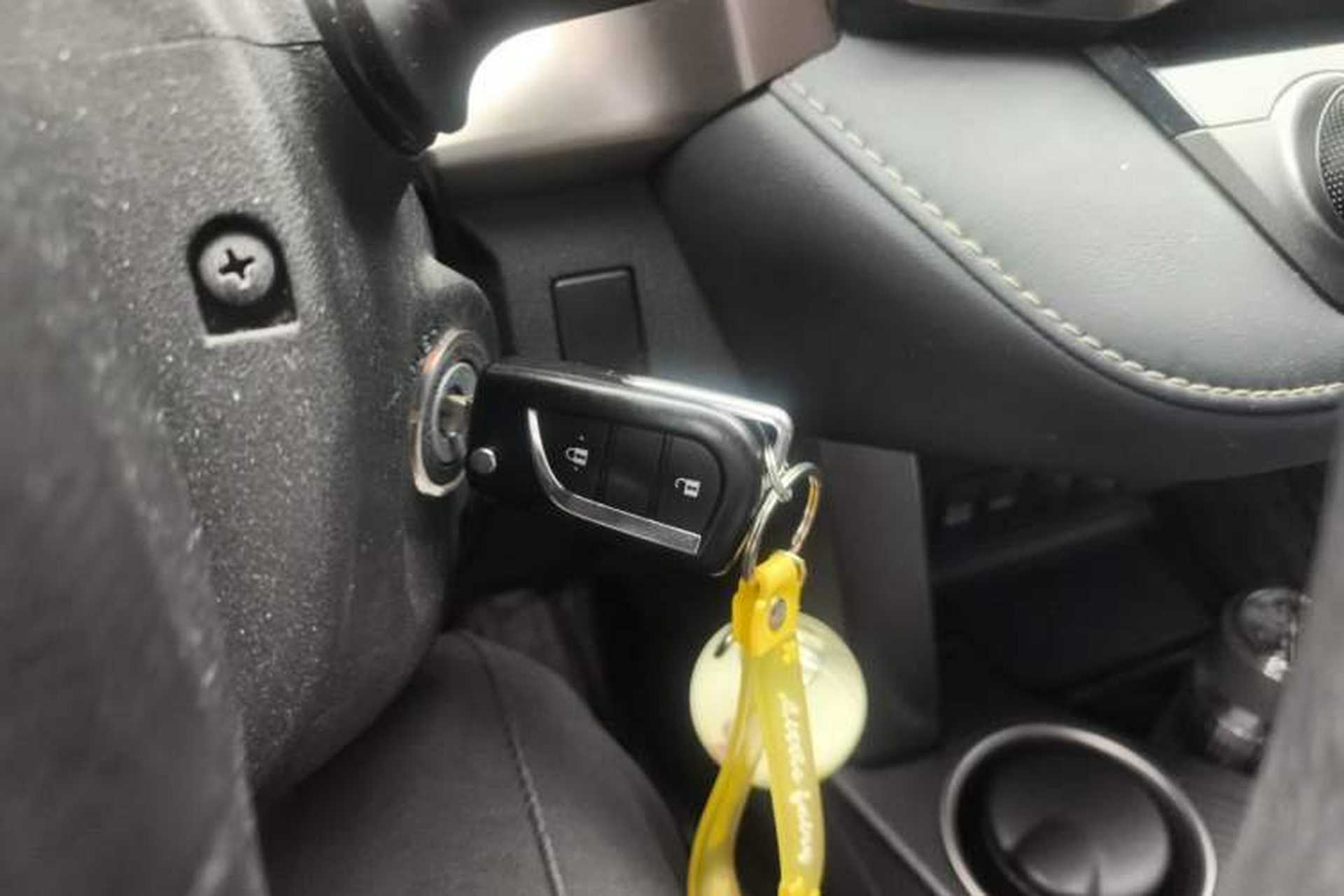 Used Toyota RAV4 2015 2.0L CVT Two-Wheel Drive Fashion Edition Vehicle Key