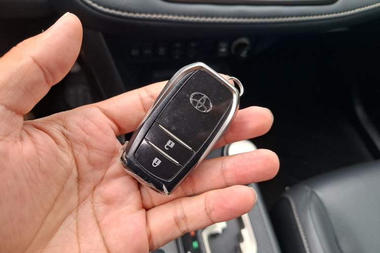 Used Toyota RAV4 2015 2.5L Automatic 4x4 Elite Edition Vehicle Key