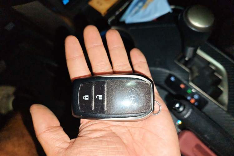 Used Toyota RAV4 2015 2.0L CVT Four-Wheel Drive New Edition Vehicle Key