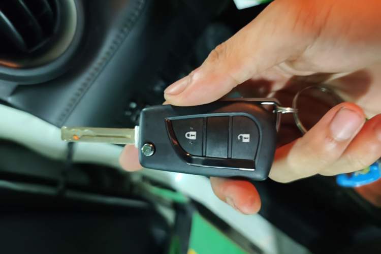 Used Toyota RAV4 2015 2.0L CVT Two-Wheel Drive Fashion Edition Vehicle Key