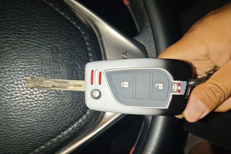 Used Toyota RAV4 2015 2.0L CVT Two-Wheel Drive Fashion Edition Vehicle Key