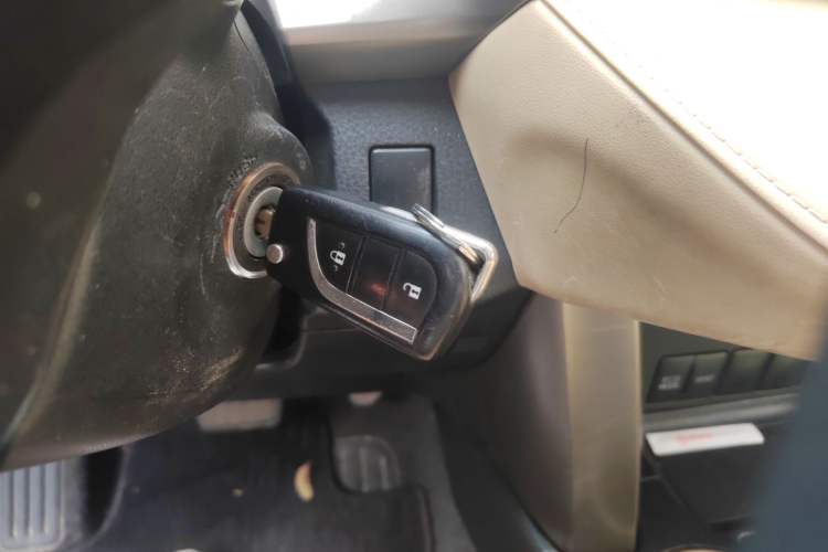 Used Toyota RAV4 2015 2.0L CVT Two-Wheel Drive Urban Edition Vehicle Key