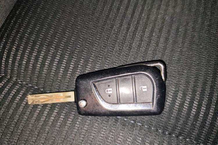 Used Toyota RAV4 2015 2.0L CVT Two-Wheel Drive Fashion Edition Vehicle Key