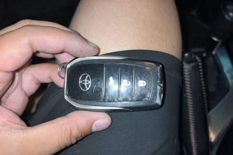 Used Toyota RAV4 2015 2.0L CVT Two-Wheel Drive Fashion Edition Vehicle Key