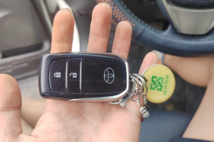 Used Toyota RAV4 2015 2.5L Automatic 4x4 Elite Edition Vehicle Key