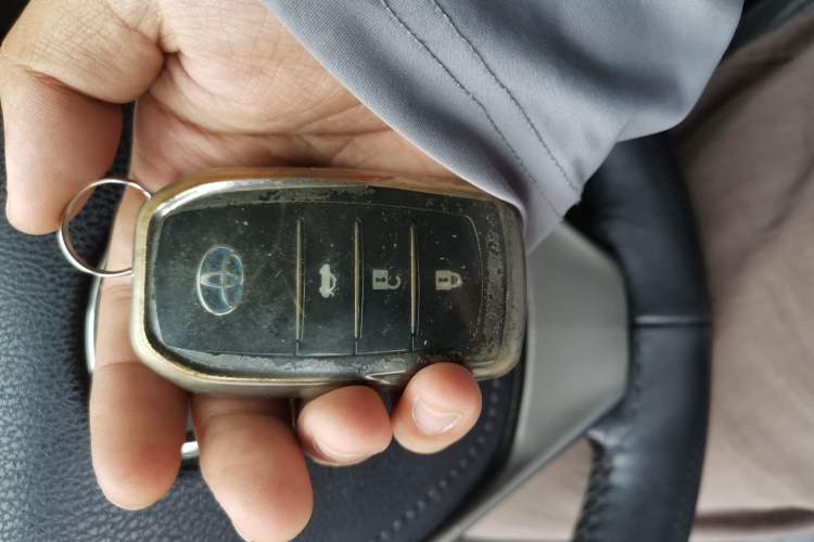 Used Toyota RAV4 2015 2.5L Automatic 4x4 Elite Edition Vehicle Key