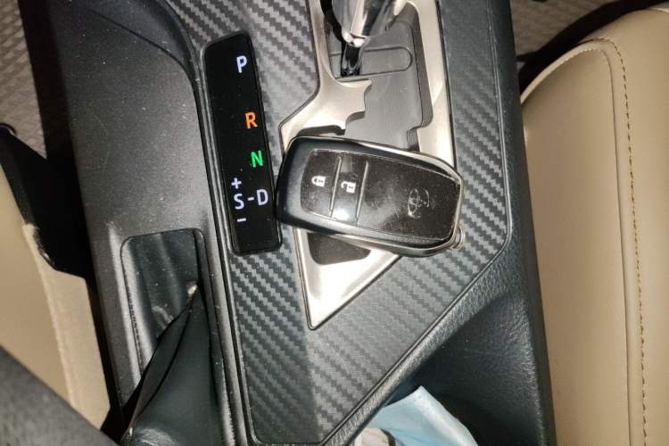 Used Toyota RAV4 2015 2.5L Automatic 4x4 Elite Edition Vehicle Key