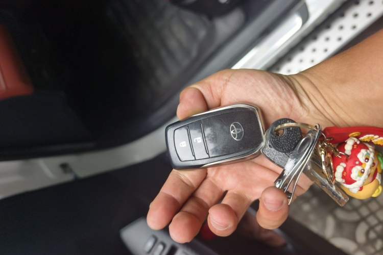 Used Toyota RAV4 2015 2.5L Automatic 4x4 Elite Edition Vehicle Key