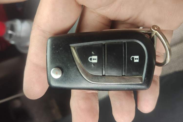Used Toyota RAV4 2015 2.0L CVT Two-Wheel Drive Fashion Edition Vehicle Key