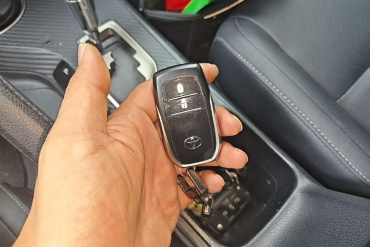 Used Toyota RAV4 2015 2.0L CVT Four-Wheel Drive New Edition Vehicle Key