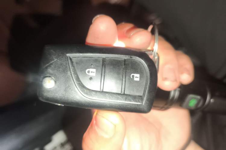 Used Toyota RAV4 2015 2.0L CVT Two-Wheel Drive Fashion Edition Vehicle Key