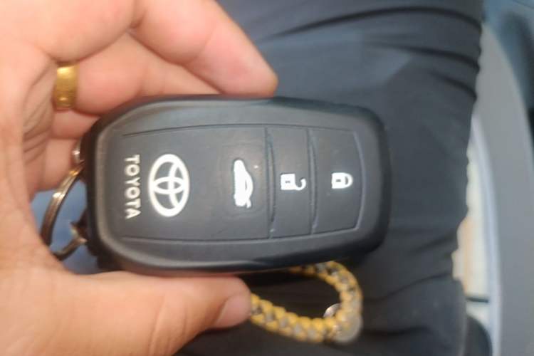 Used Toyota RAV4 2015 2.5L Automatic 4x4 Elite Edition Vehicle Key
