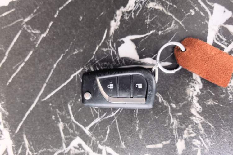 Used Toyota RAV4 2015 2.0L CVT Two-Wheel Drive Fashion Edition Vehicle Key
