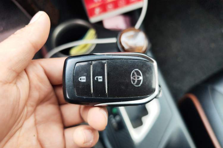 Used Toyota RAV4 2015 2.5L Automatic 4x4 Elite Edition Vehicle Key