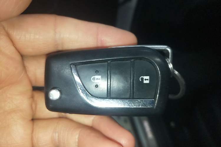 Used Toyota RAV4 2015 2.0L CVT Two-Wheel Drive Fashion Edition Vehicle Key
