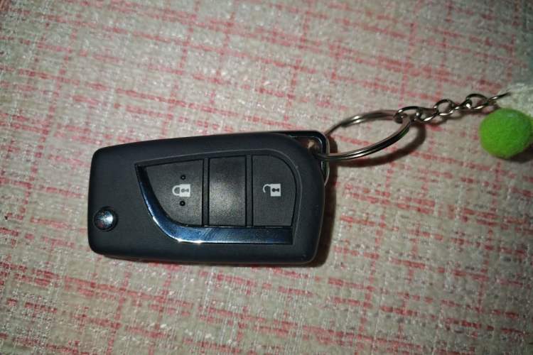 Used Toyota RAV4 2015 2.0L CVT Two-Wheel Drive Fashion Edition Vehicle Key