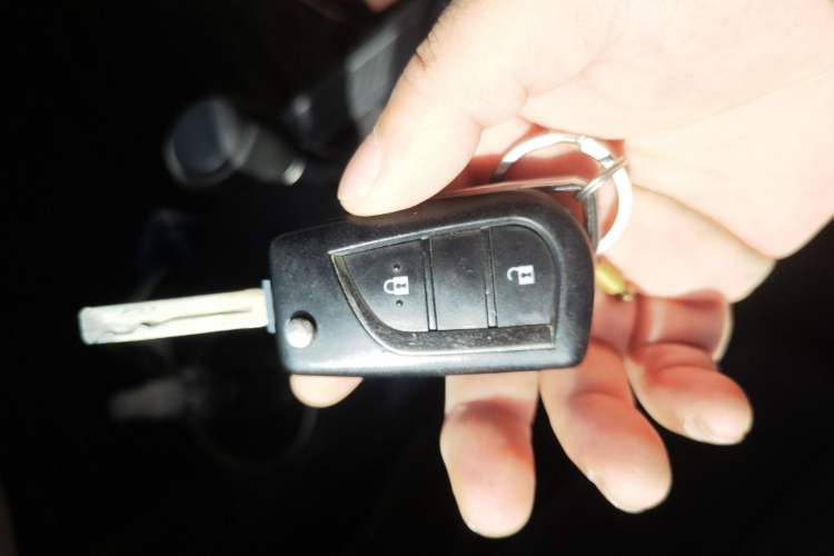 Used Toyota RAV4 2015 2.0L CVT Two-Wheel Drive Fashion Edition Vehicle Key
