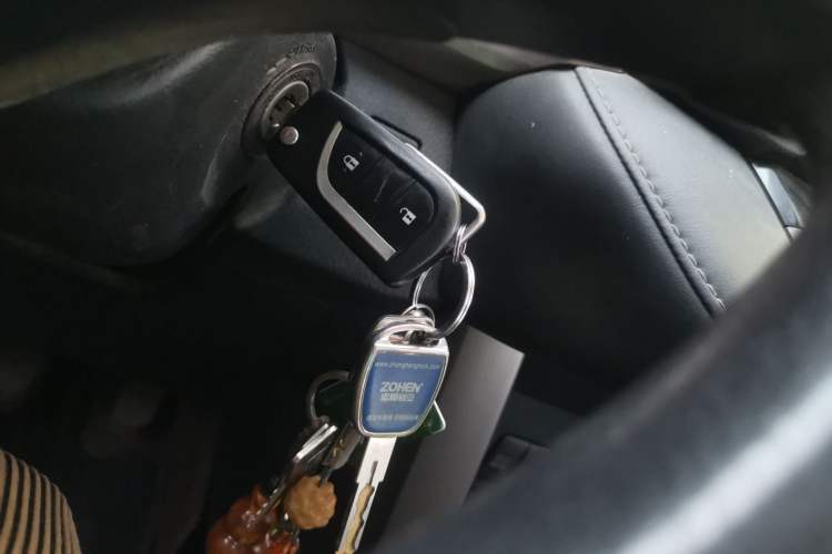 Used Toyota RAV4 2015 2.0L CVT Two-Wheel Drive Fashion Edition Vehicle Key