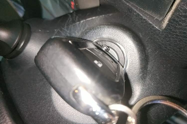 Used Toyota RAV4 2015 2.0L CVT Two-Wheel Drive Fashion Edition Vehicle Key