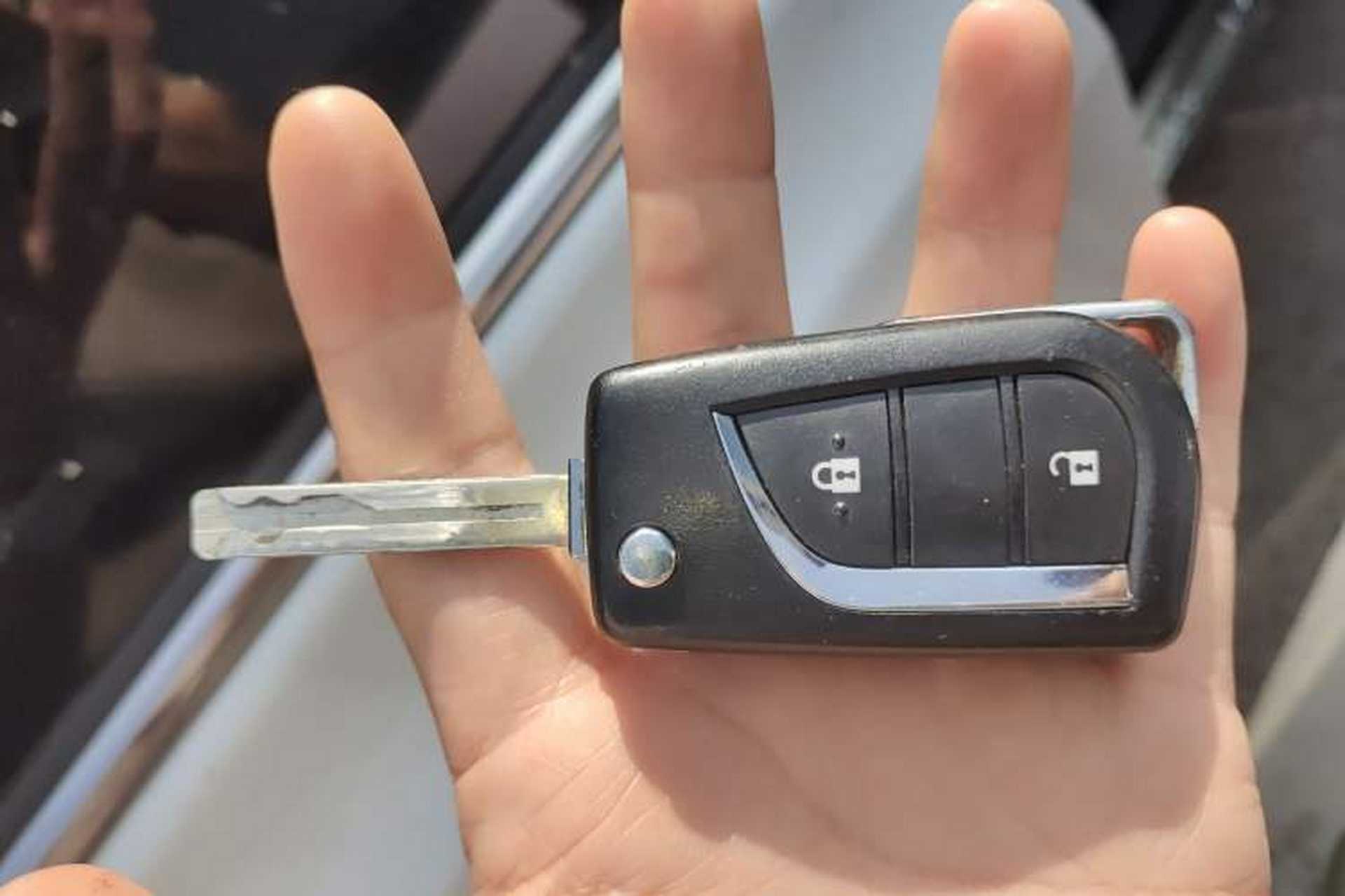Used Toyota RAV4 2015 2.0L CVT Two-Wheel Drive Fashion Edition Vehicle Key