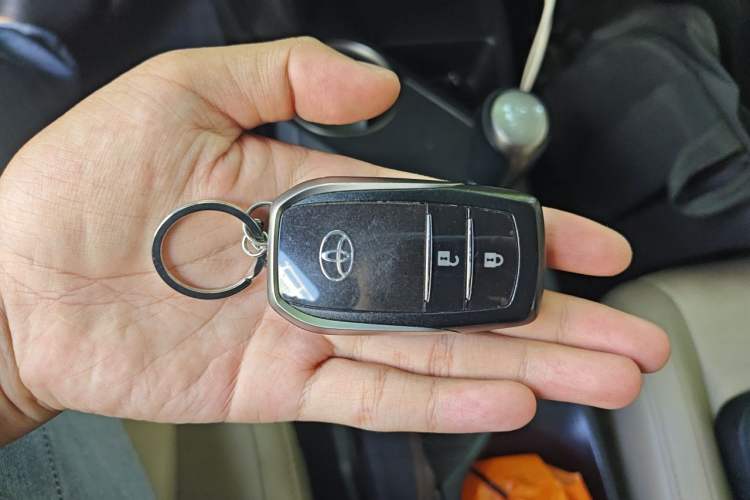 Used Toyota RAV4 2015 2.5L Automatic 4x4 Elite Edition Vehicle Key