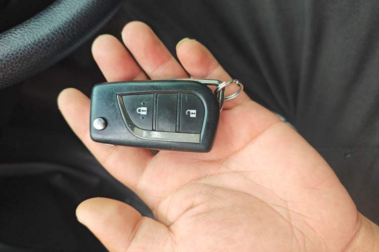 Used Toyota RAV4 2015 2.0L CVT Two-Wheel Drive Fashion Edition Vehicle Key
