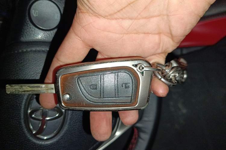 Used Toyota RAV4 2015 2.0L CVT Two-Wheel Drive Fashion Edition Vehicle Key