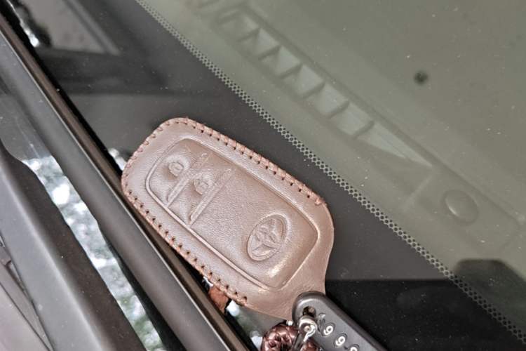 Used Toyota RAV4 2015 2.5L Automatic 4x4 Elite Edition Vehicle Key