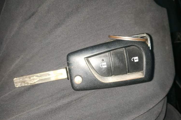 Used Toyota RAV4 2015 2.0L CVT Two-Wheel Drive Urban Edition Vehicle Key
