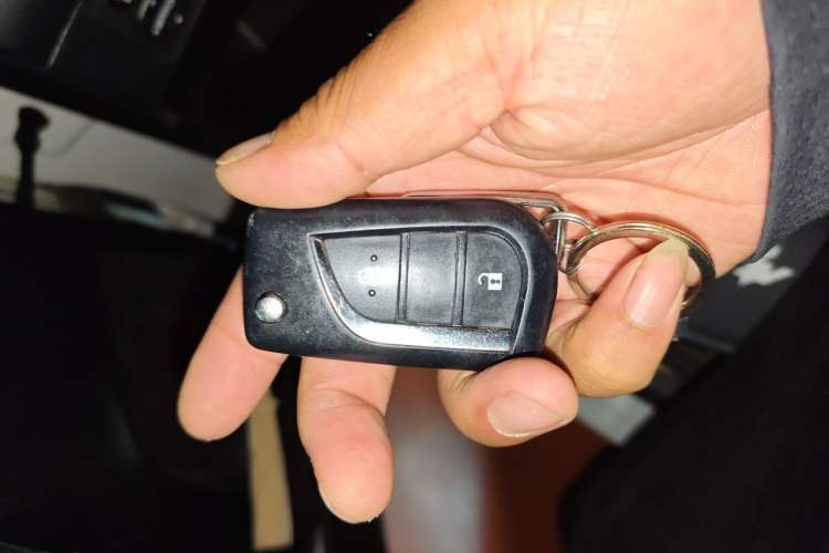 Used Toyota RAV4 2015 2.0L CVT Two-Wheel Drive Fashion Edition Vehicle Key