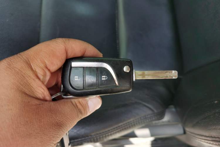 Used Toyota RAV4 2015 2.0L CVT Two-Wheel Drive Fashion Edition Vehicle Key