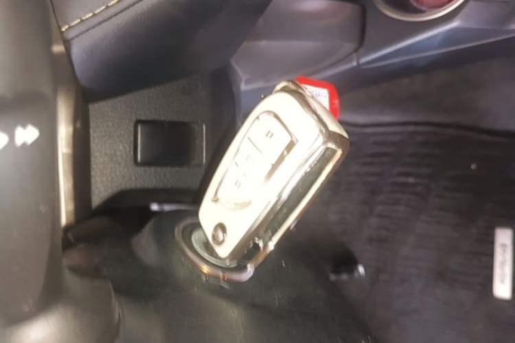 Used Toyota RAV4 2015 2.0L CVT Two-Wheel Drive Fashion Edition Vehicle Key